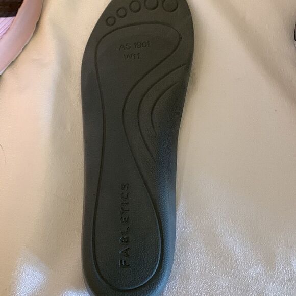 Fabletics athletic shoes size 11. Manhattan air performance sneaker - Picture 10 of 14